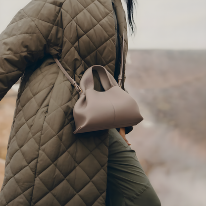 La Vincenza handbag- grey purse model holding